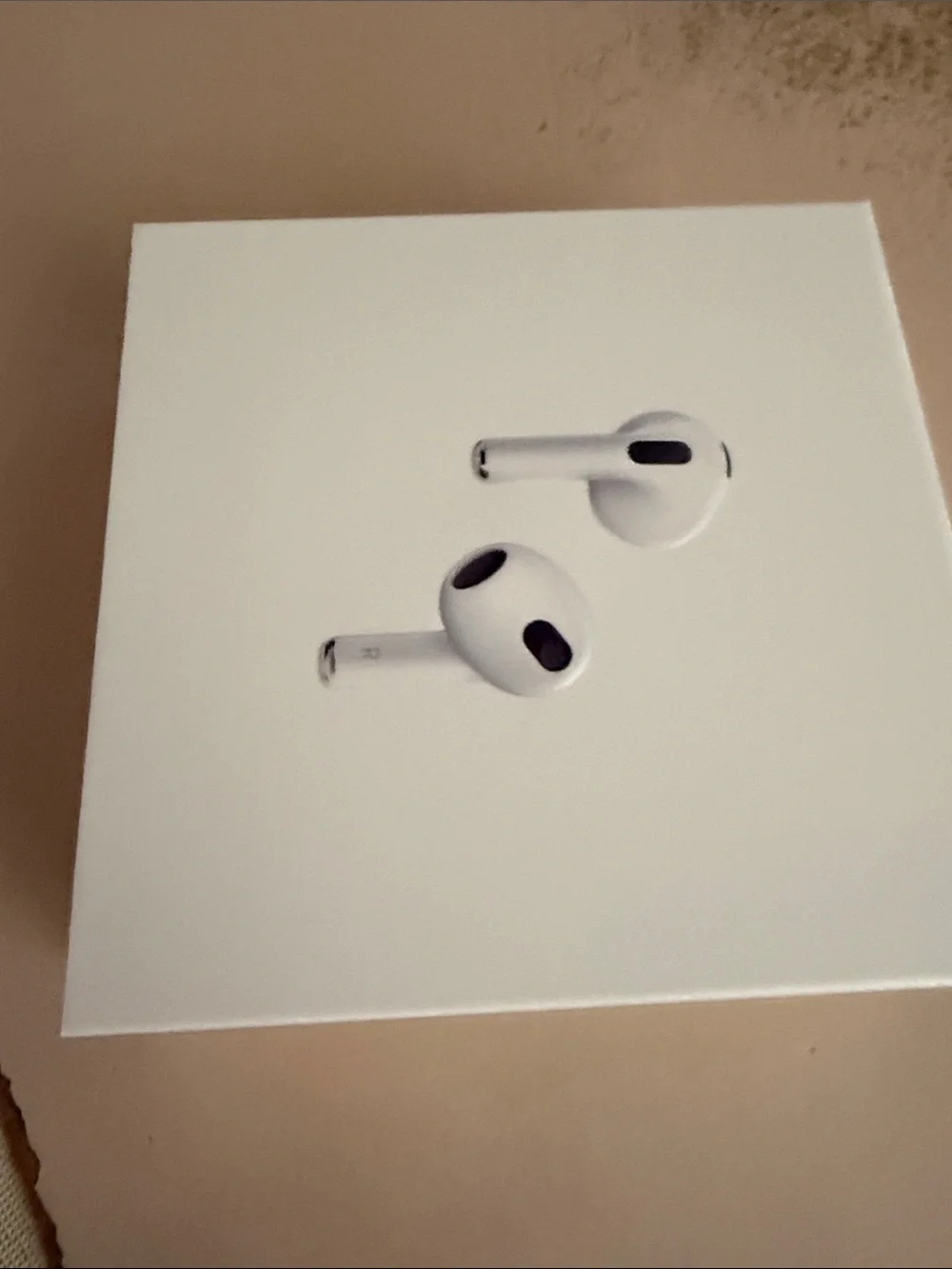Apple AirPods (3rd Gen) - White Charging Case Artwork